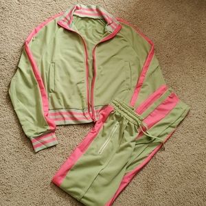 *CLEARANCE* Sport suit size S -New w/out tags